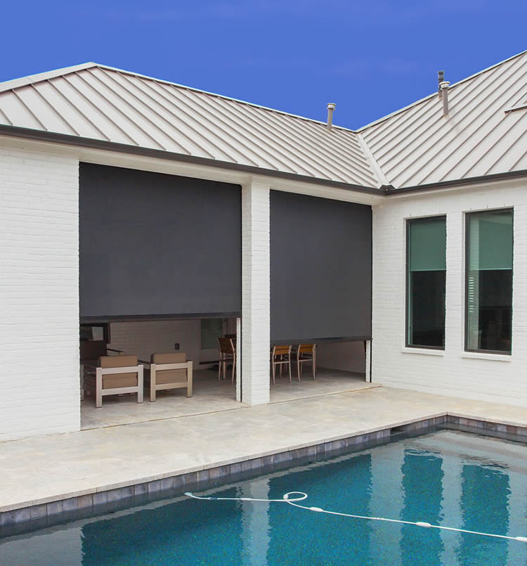 Outdoor motorized retractable screens in Dallas, Texas